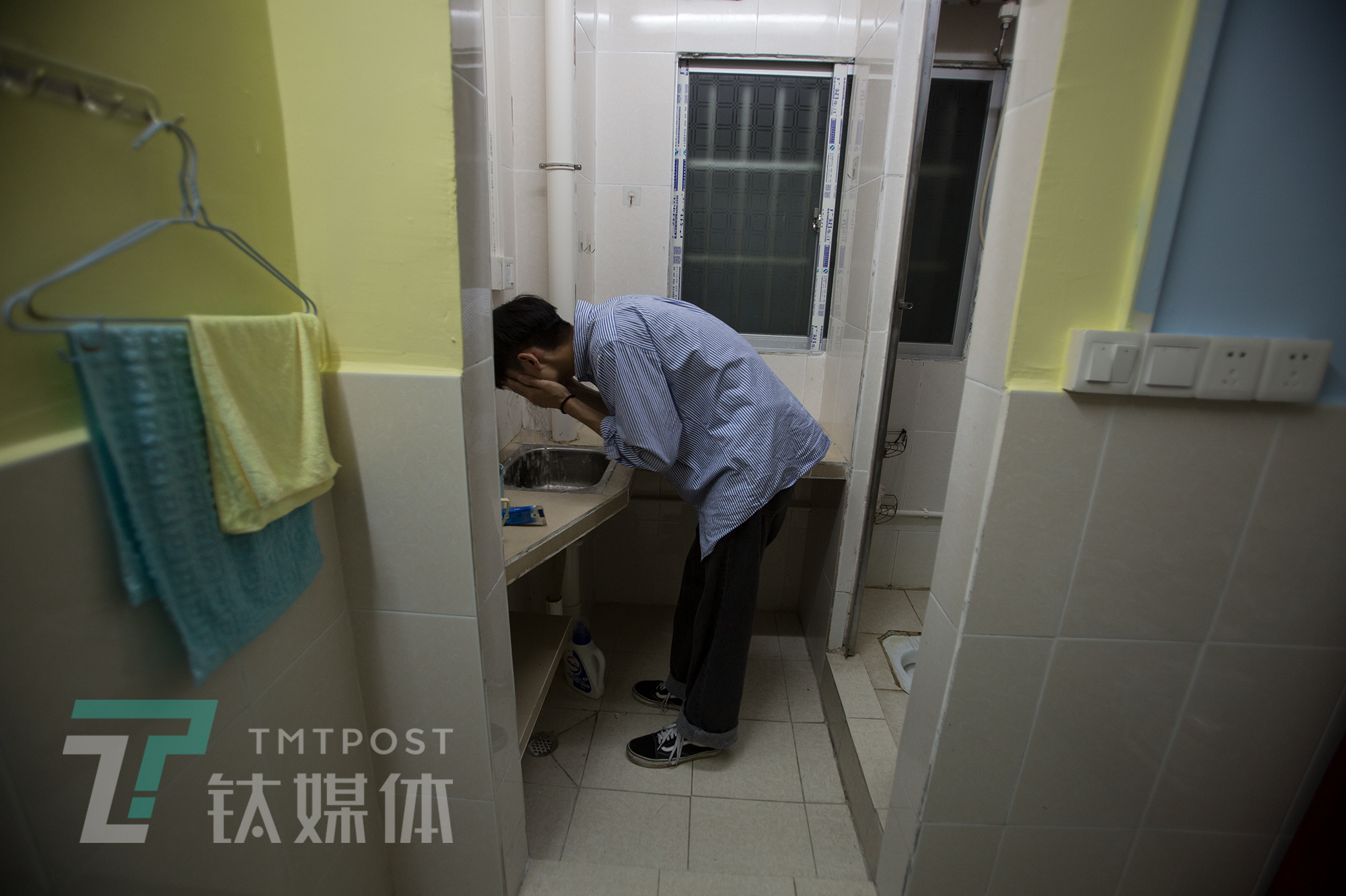 探访珠三角MCN培训课堂:工厂老板学直播卖货,应届毕业生想成李佳琦|钛媒体影像《在线》