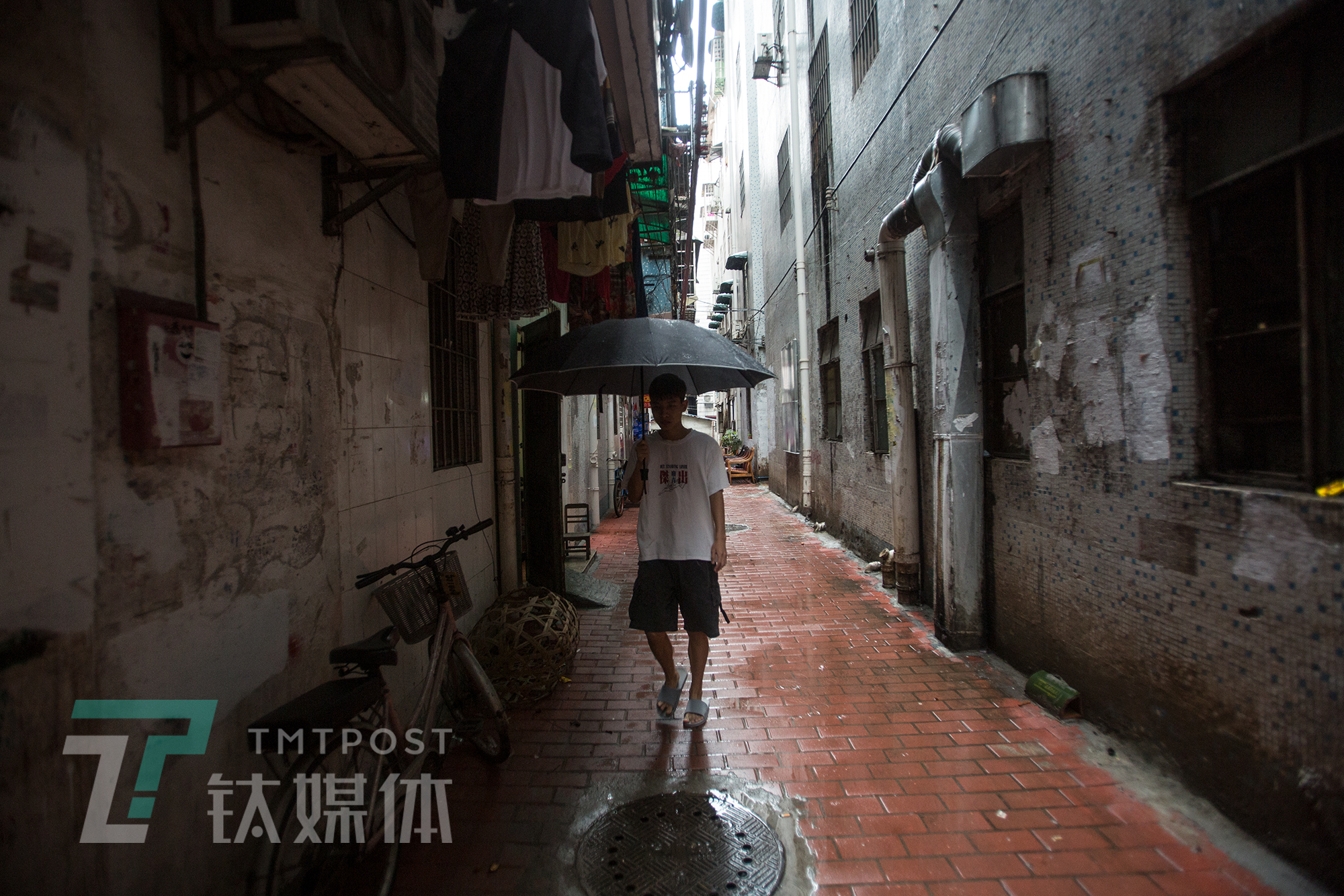 探访珠三角MCN培训课堂:工厂老板学直播卖货,应届毕业生想成李佳琦|钛媒体影像《在线》