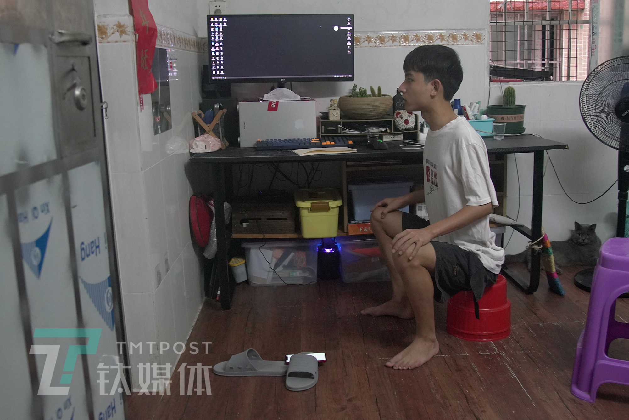 探访珠三角MCN培训课堂:工厂老板学直播卖货,应届毕业生想成李佳琦|钛媒体影像《在线》