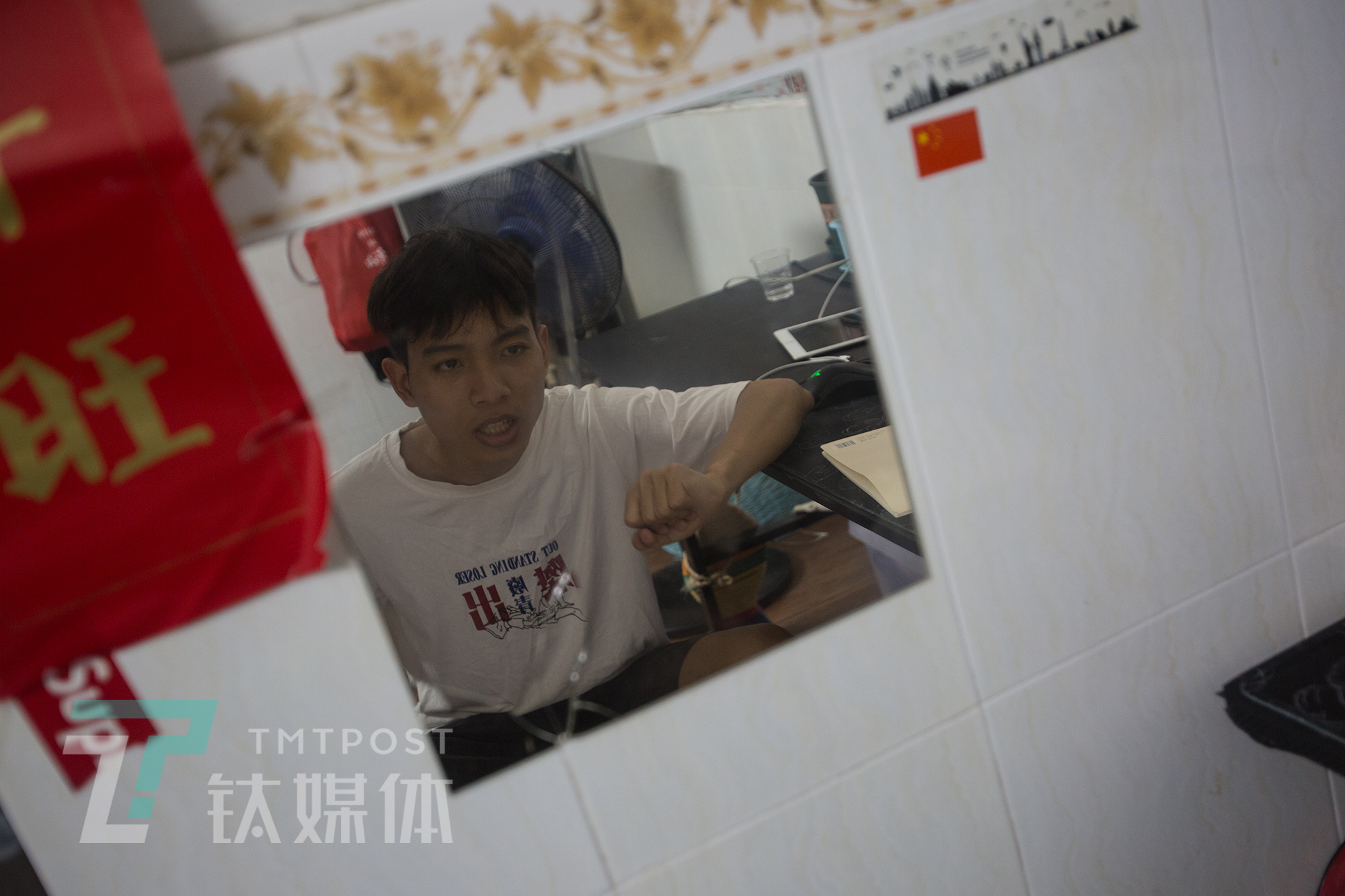 探访珠三角MCN培训课堂:工厂老板学直播卖货,应届毕业生想成李佳琦|钛媒体影像《在线》