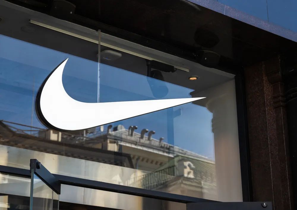 知消周刊|奢侈品牌迎来新一轮涨价潮；青岛啤酒收购雀巢中国大陆水业务；蒙牛终止收购麒麟澳洲乳品业务