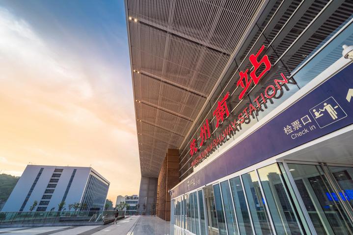 杭州火车南站接人攻略,杭州火车南站换乘15分钟够吗