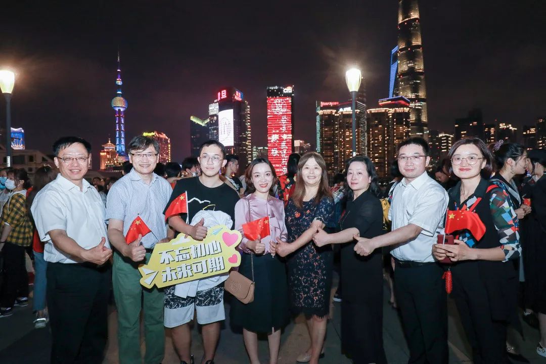 点亮上中医人专属“外滩之窗”照亮锦绣前程