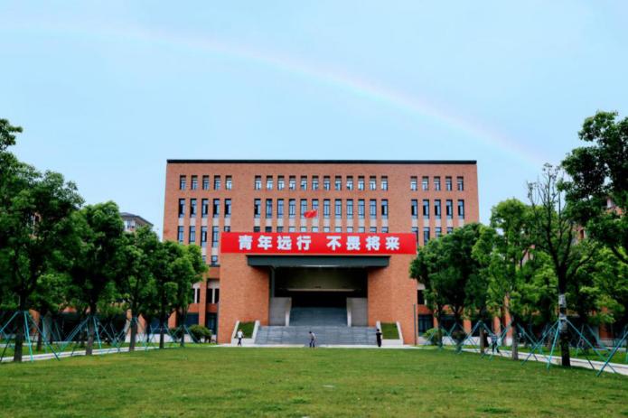 福州三中滨海校区什么时候开校,福州三中直播