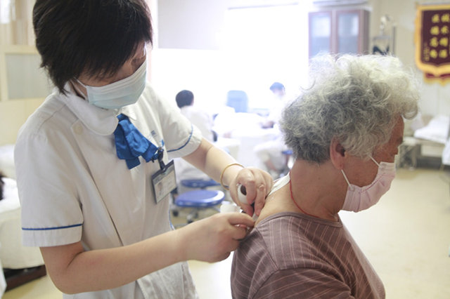 现在贴三伏贴晚了吗,贴了三伏贴特别热