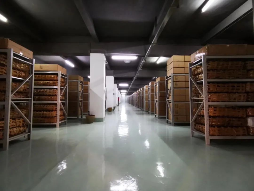 陈年古董普洱茶,普洱生茶老古董茶