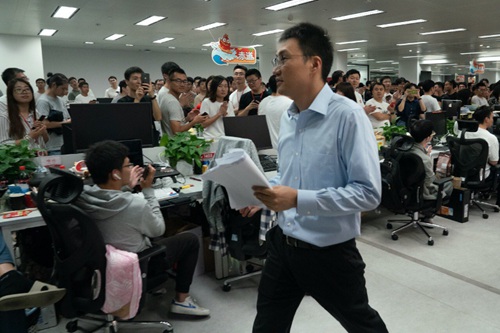 黄峥卸任拼多多CEO，还“放弃”了1000亿个人财富，“接班人”为何是他？