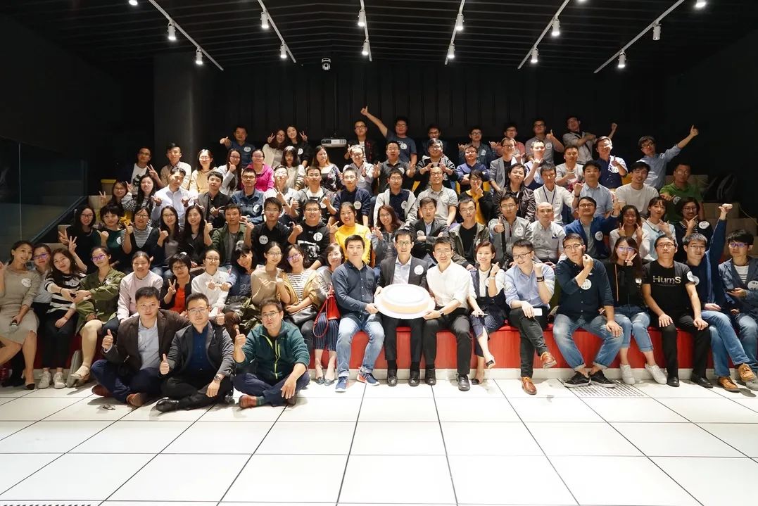 摩尔精英5周岁，谢谢你陪我一起成长