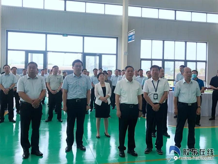 跟着领导去检查项目现场,跟着领导们参观应该站在哪里