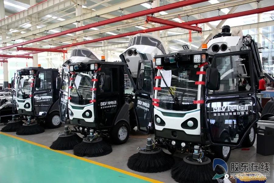 跟着领导去检查项目现场,跟着领导们参观应该站在哪里