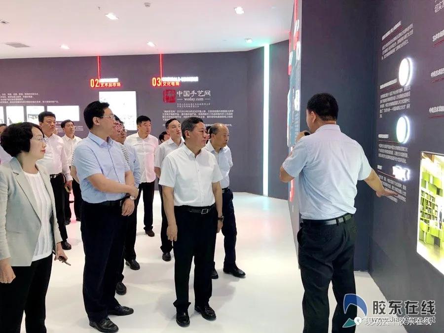 跟着领导去检查项目现场,跟着领导们参观应该站在哪里