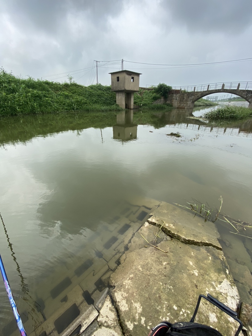 大河一直钓不到鱼,冬天大河钓鱼钓远还是钓近