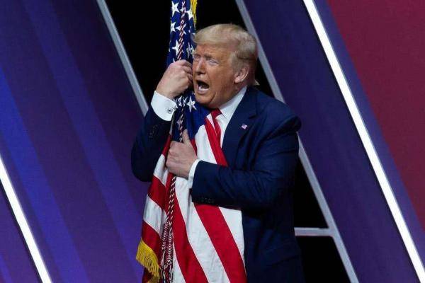 洋媒吐气：为什么应该捍卫美国人当跪族的自由