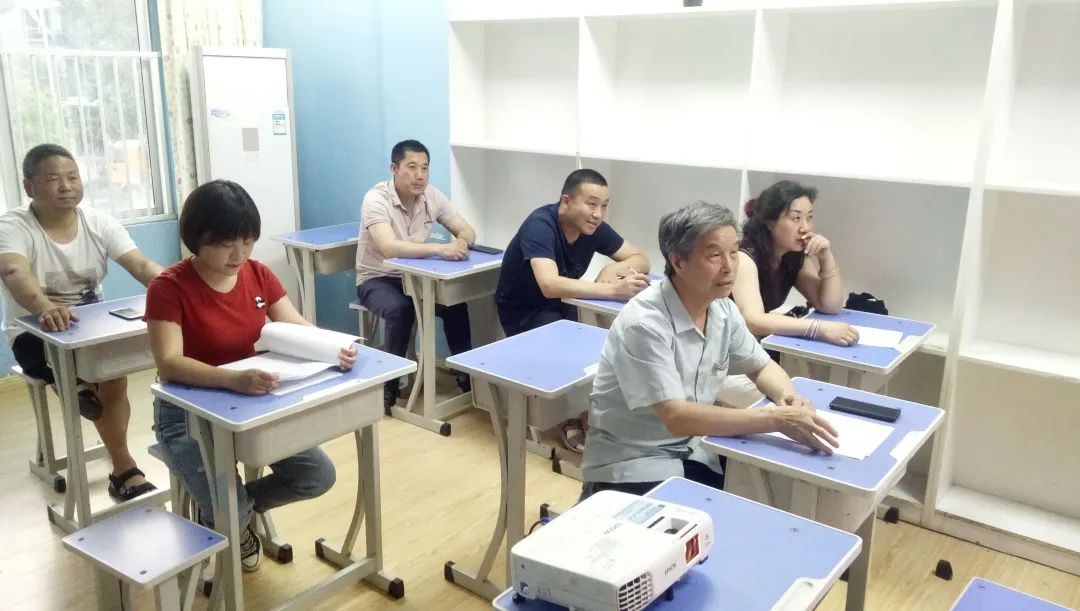 “指尖上的两*党新**课”|我们的*党**课，不一样！