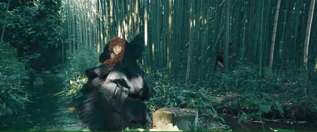 DIOR改拍电影了?丛林裸男、性感人鱼....原来奢侈品是这样诞生的...