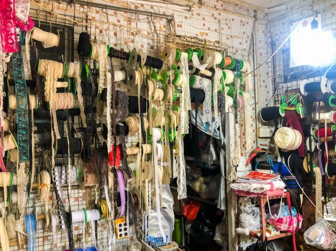 广州地铁晓港站的布料市场,晓港地铁站出口