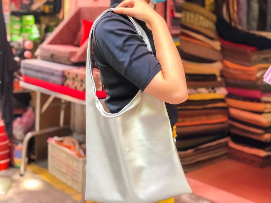 广州地铁晓港站的布料市场,晓港地铁站出口