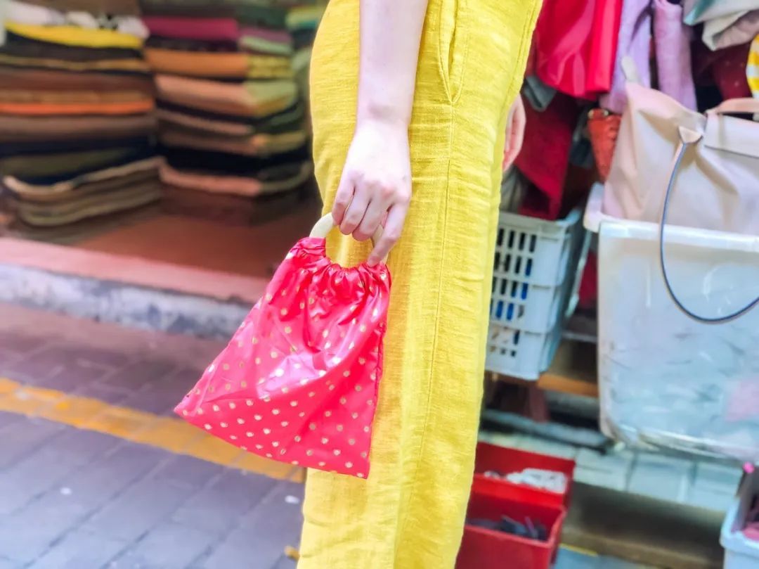 广州地铁晓港站的布料市场,晓港地铁站出口