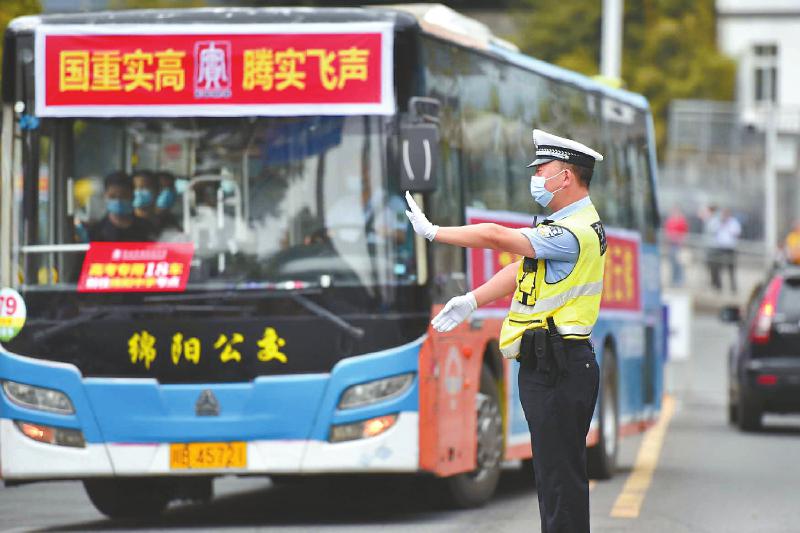 自画像作文写给高一新生的一封信,关于如何为自己画像的高中作文