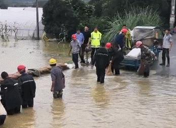 每小时2个西湖冲向下游,新安江水库水位开始下降!建德30万人受影响,桐庐多处汪洋