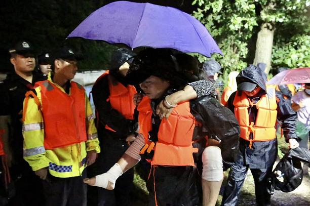 每小时2个西湖冲向下游,新安江水库水位开始下降!建德30万人受影响,桐庐多处汪洋