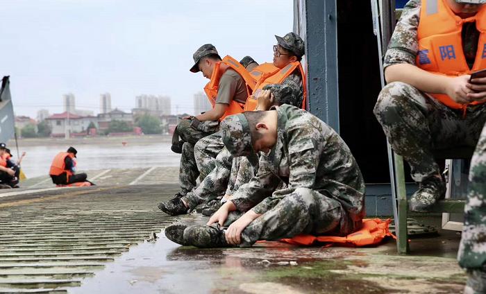 每小时2个西湖冲向下游,新安江水库水位开始下降!建德30万人受影响,桐庐多处汪洋