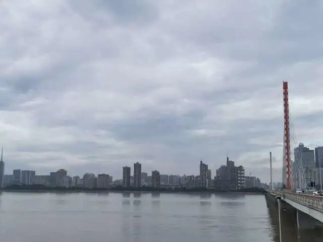 每小时2个西湖冲向下游,新安江水库水位开始下降!建德30万人受影响,桐庐多处汪洋