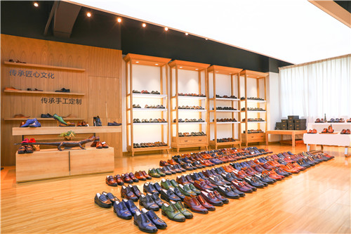 澶栬锤鎵撲环鏍兼垬,澶栬锤澶у巶