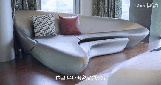 成都1.5亿豪宅火了!一小张地毯10w,买就送游艇码头,网友:都很满意,就差钱了