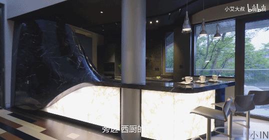 成都1.5亿豪宅火了!一小张地毯10w,买就送游艇码头,网友:都很满意,就差钱了