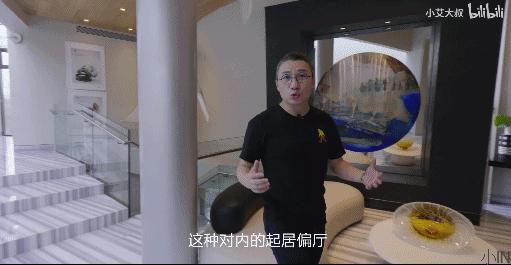 成都1.5亿豪宅火了!一小张地毯10w,买就送游艇码头,网友:都很满意,就差钱了