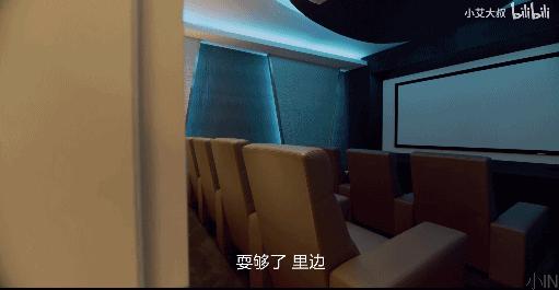 成都1.5亿豪宅火了!一小张地毯10w,买就送游艇码头,网友:都很满意,就差钱了