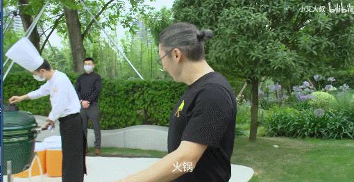 成都1.5亿豪宅火了!一小张地毯10w,买就送游艇码头,网友:都很满意,就差钱了