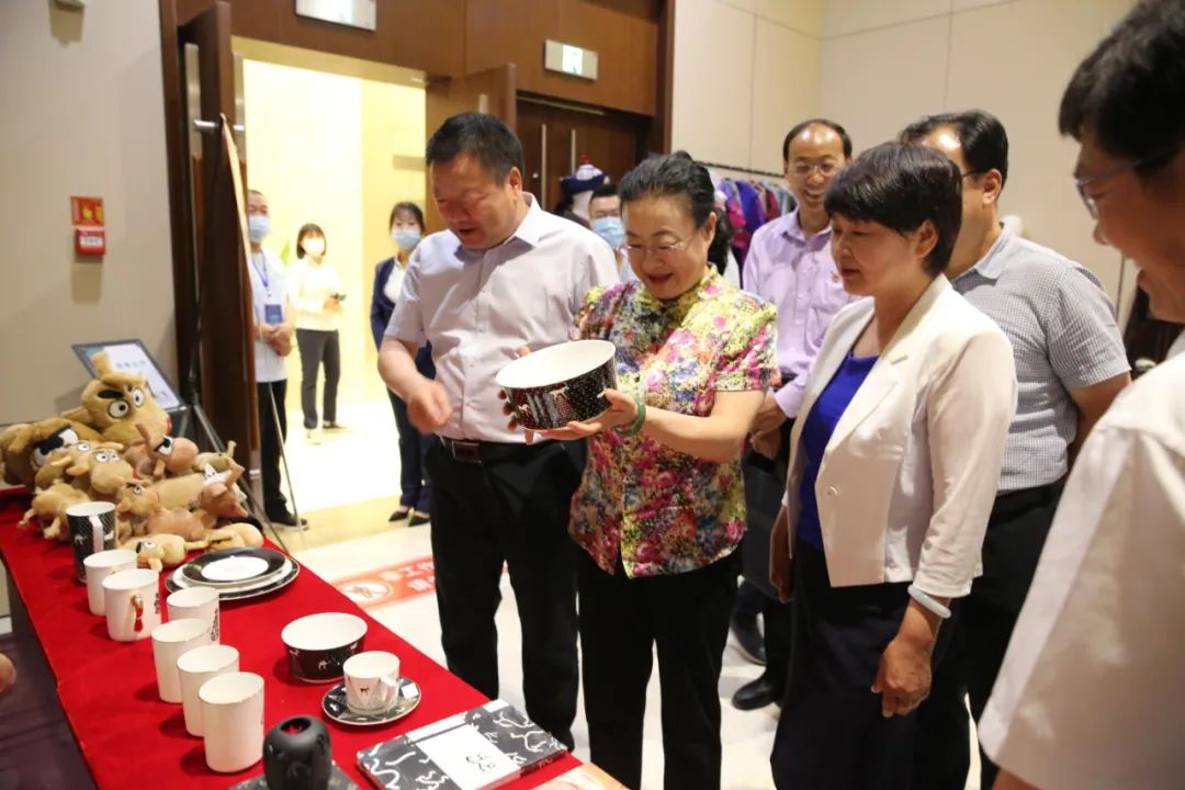 美在阿拉善,美在阿拉善岩画与汉简艺术展