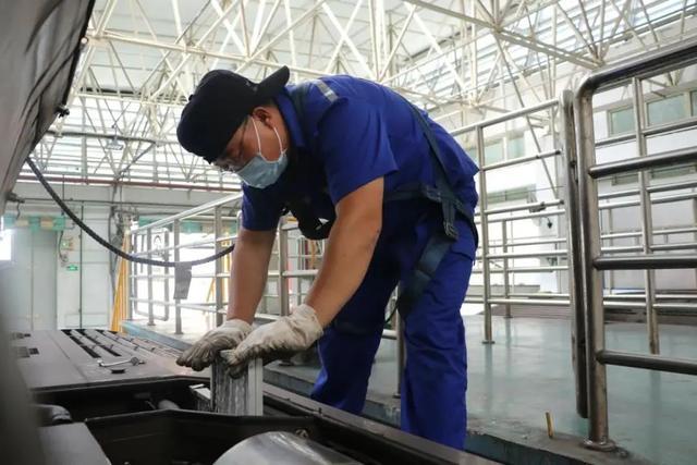 铁路上工作如何预防中暑,铁路作业人员中暑的急救方法