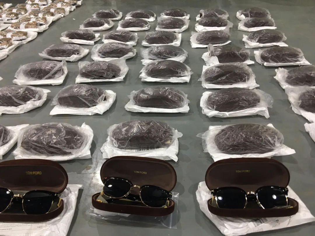 包包lv侵权 (巴宝莉dior和gucci的联名款)