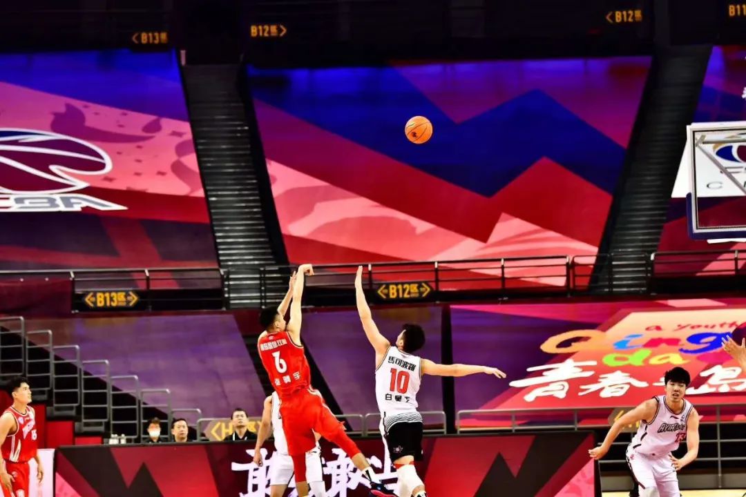 cba季后赛青岛晋级八强,cba青岛双星对深圳马可波罗