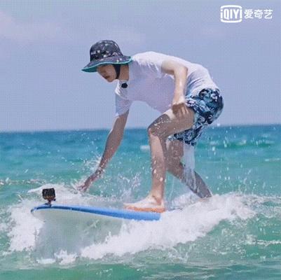 王一博虞书欣芒果台,王一博穿几款防晒衣