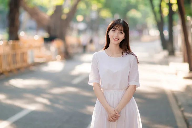 显白发色黄皮夏天,夏天适合染什么发色高级显白