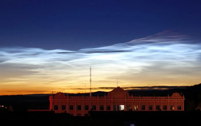 夜光云位于地球大气,高纬度高空发光云