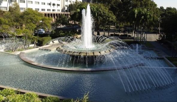 手中股票连续大涨卖吗,手中持有连续涨停的股票怎么操作