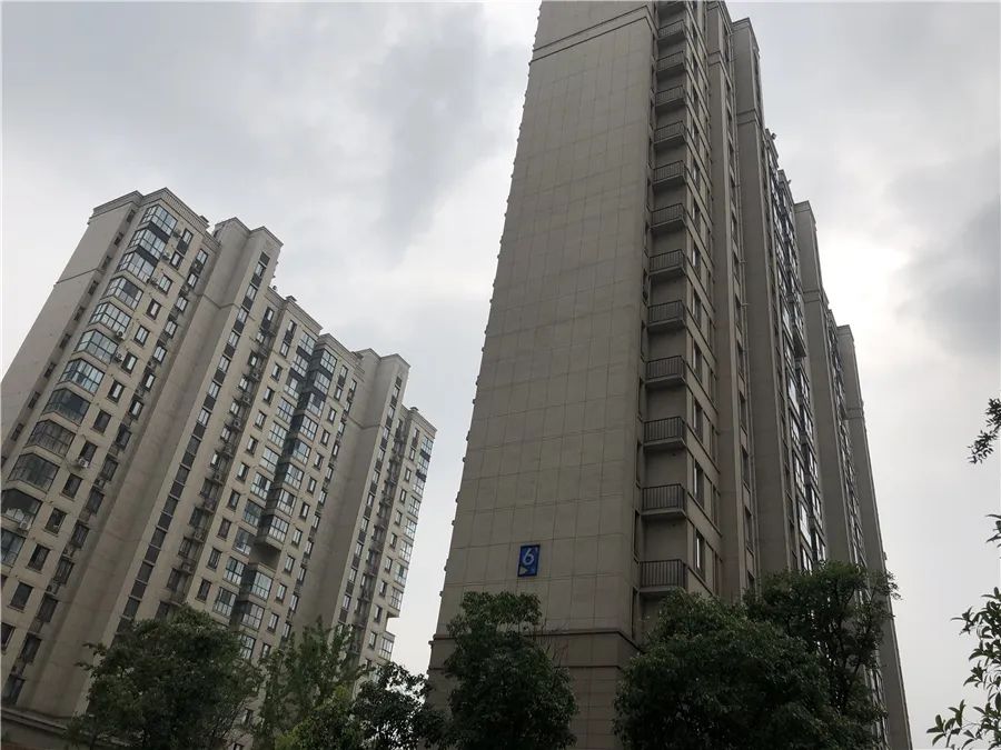 两年房价涨1100卖出赚多少,两年涨20万的房子