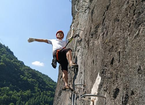 打卡百米观光电梯大美山色尽收眼底~