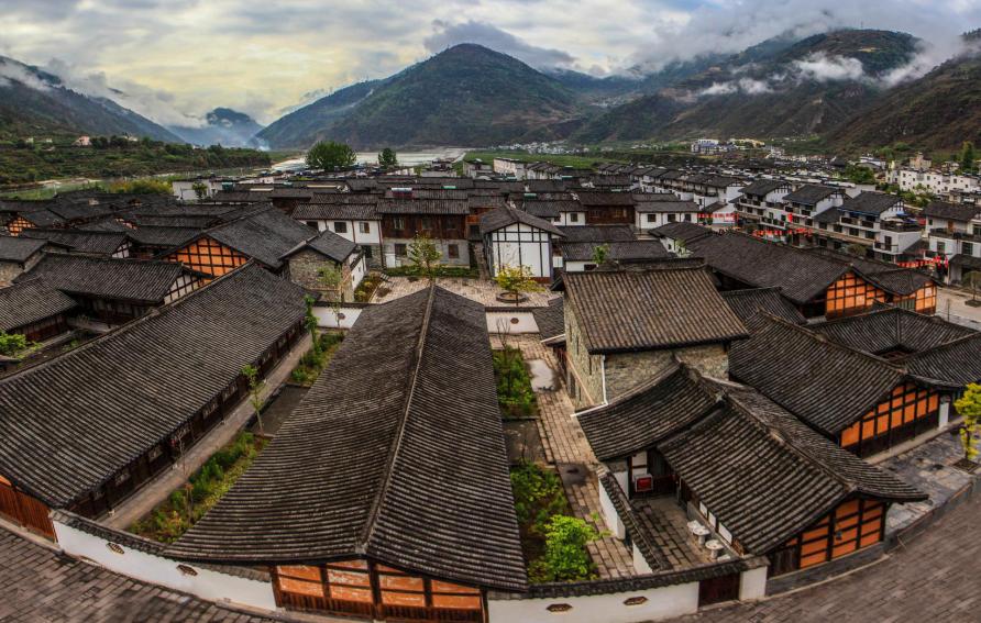 打卡百米观光电梯大美山色尽收眼底~