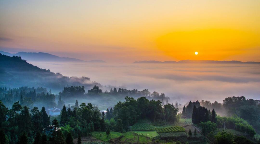 打卡百米观光电梯大美山色尽收眼底~