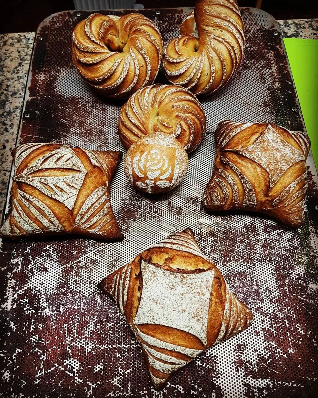 世界各地的特色面包 (全球25个国家的经典面包)