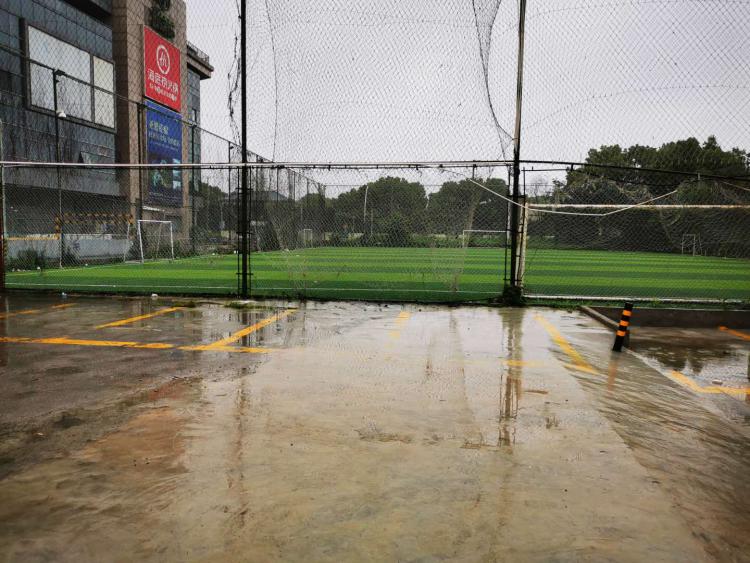 公共停车位私装地锁怎么办,公共停车场私设地锁