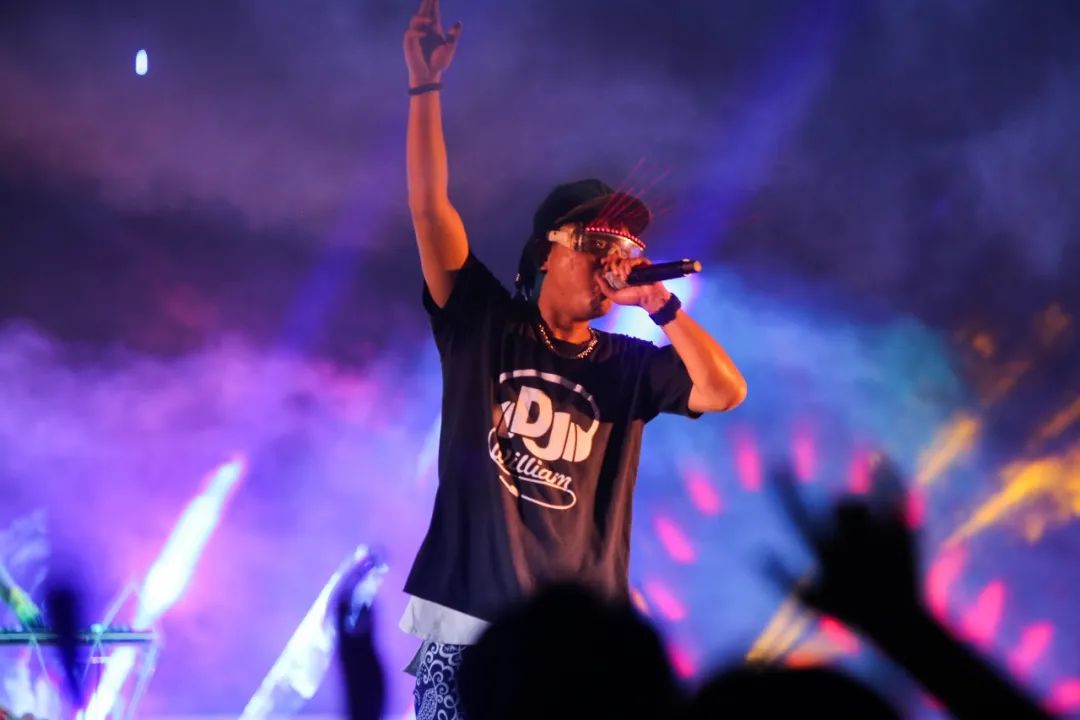 蹦迪劲爆电音现场,蹦迪劲爆最嗨版电音100首