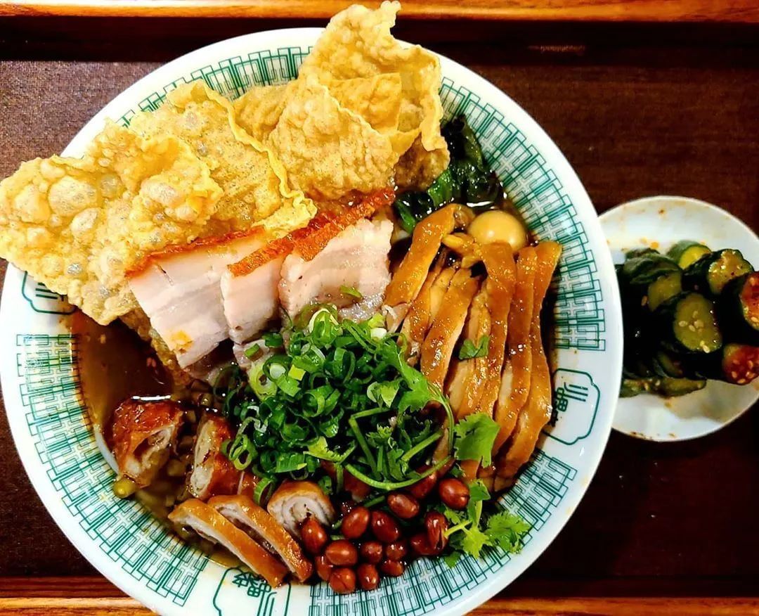 螺蛳粉配色的篮球鞋,螺蛳粉篮球鞋