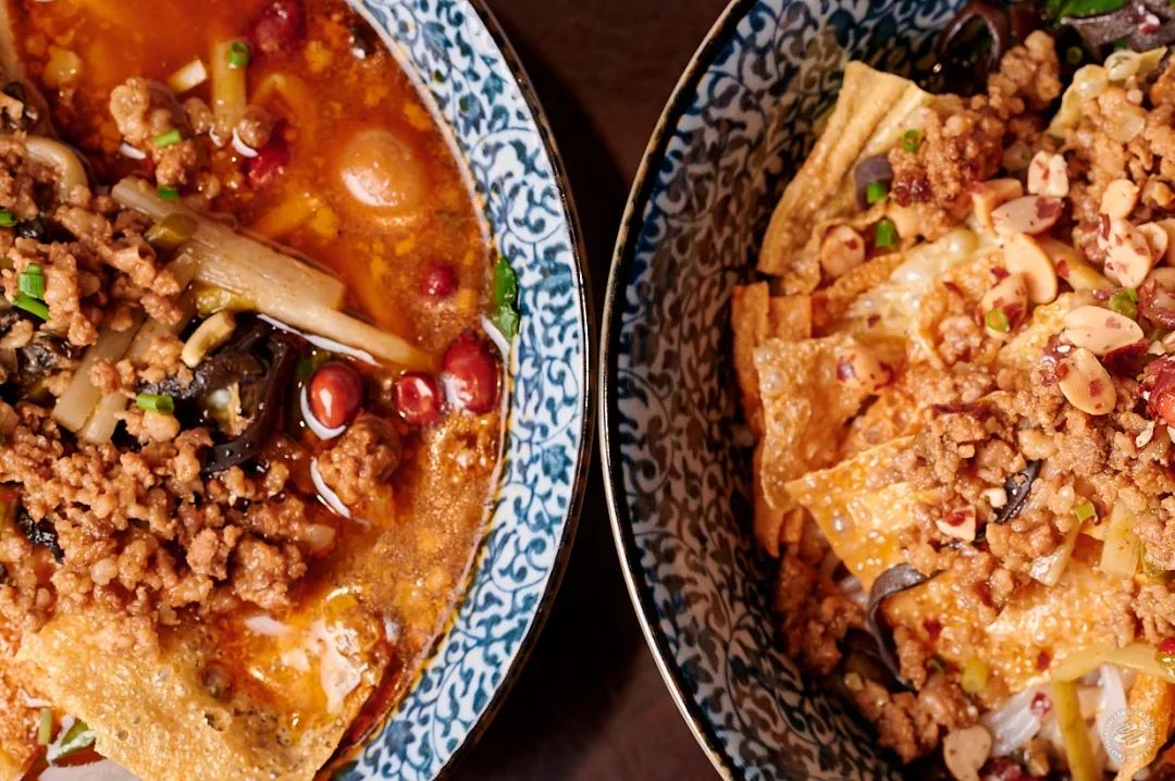 螺蛳粉配色的篮球鞋,螺蛳粉篮球鞋